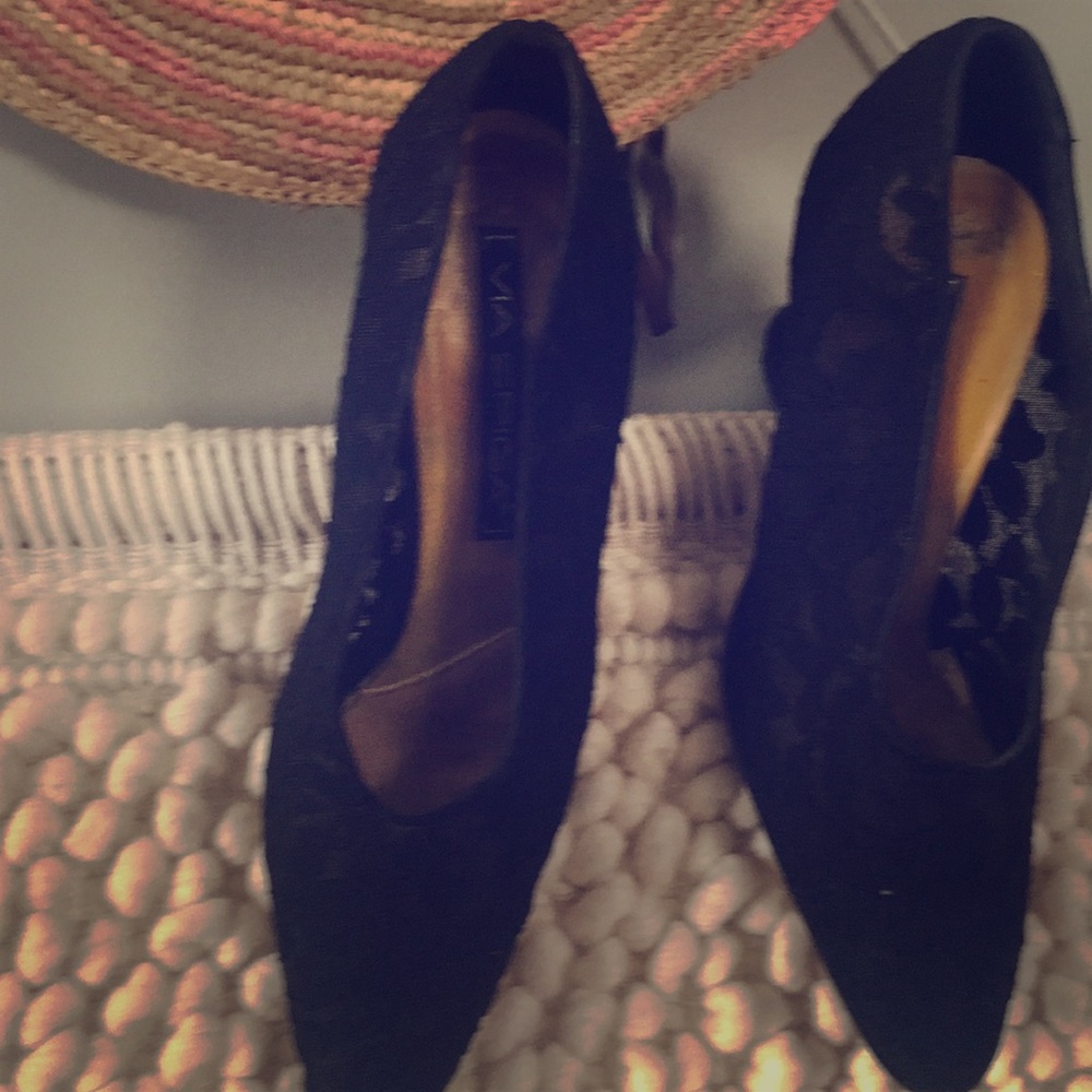 Vintage black lace Via Spiga shoe
